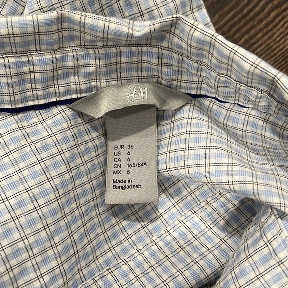 H&M fitted plaid button down top women’s - Picture 4 of 5